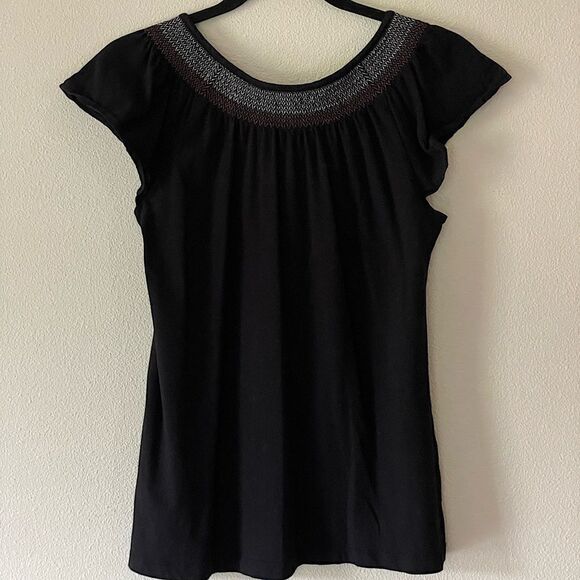 Old Navy Black Short Sleeve Tie/Bead Detail Top. Size Medium. - Picture 2 of 4